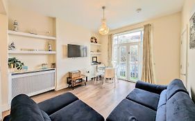 Town Centre House For 6 Guests